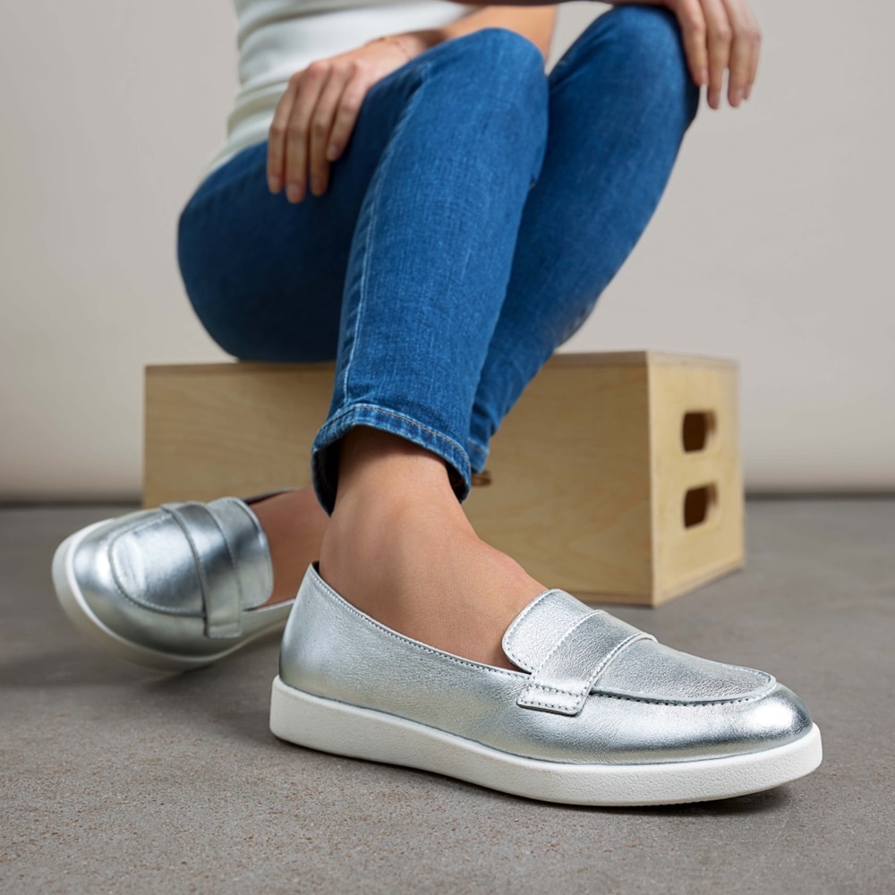 NIB Naturalizer Silver Karis Loafer